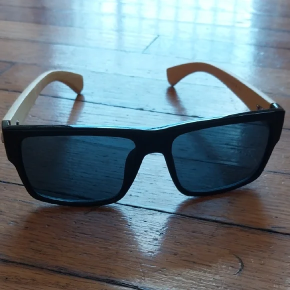 Habibe Sunglasses (2) With Cases - Picture 4 of 10